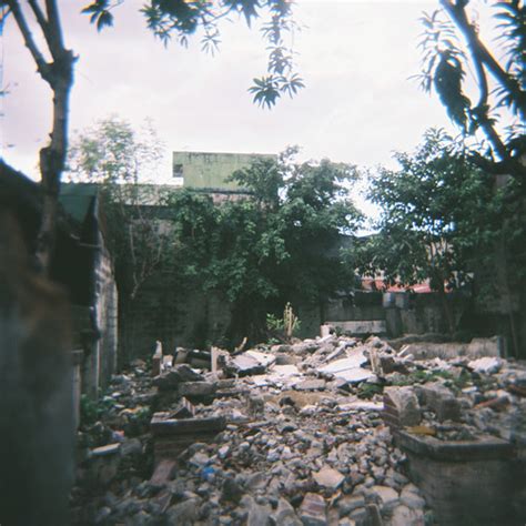 Bakanteng lote in English with contextual examples .